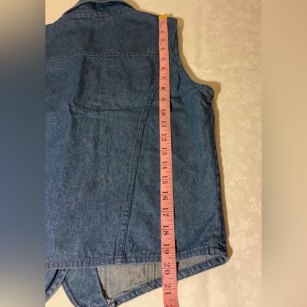 NWT Denim Vest: Vintage Rosettes, Fitted, Patch Pockets w Flap Closure - Picture 7 of 7